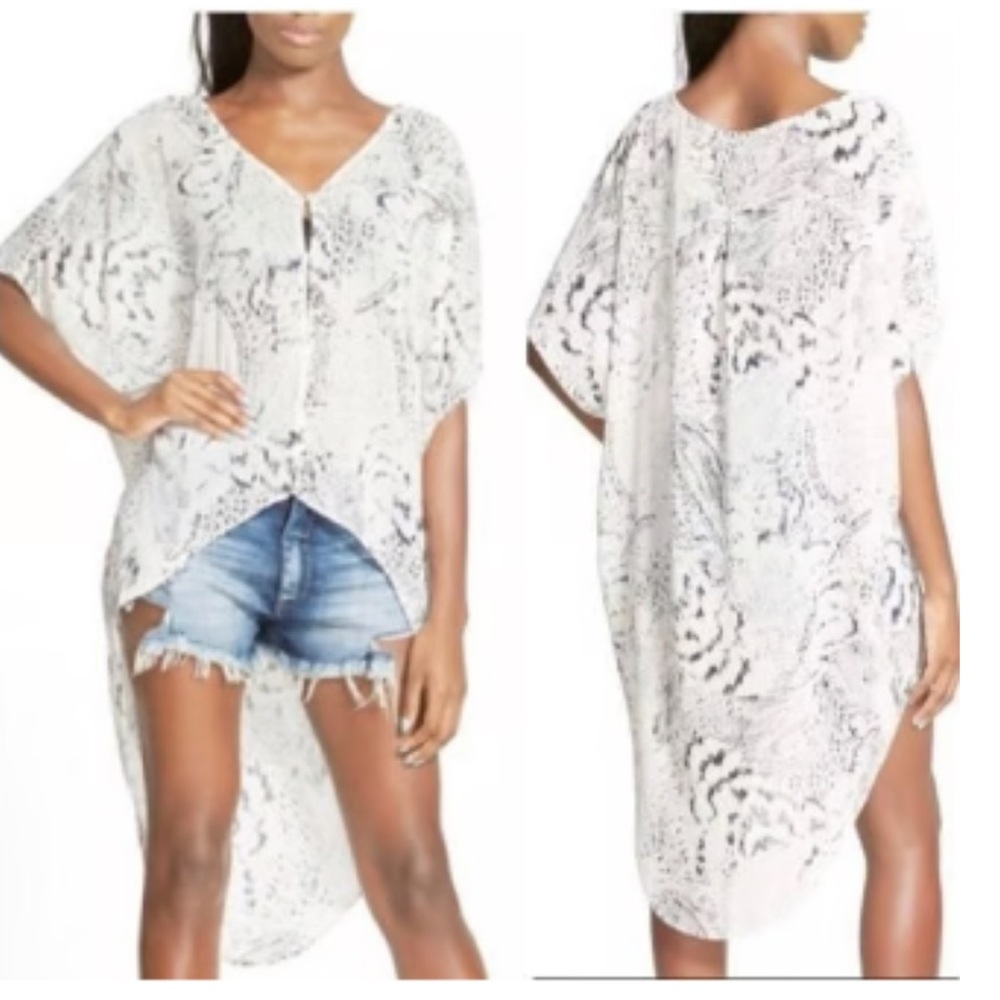 ASTR Animal Print Sheer Tunic Top High Low.
Mobwife Style